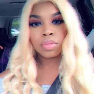 Meet your Posher, Angelle